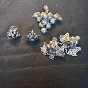 Vintage Mexican Sterling Silver Grape Cluster Brooch & 2 Pairs earrings 31.6g